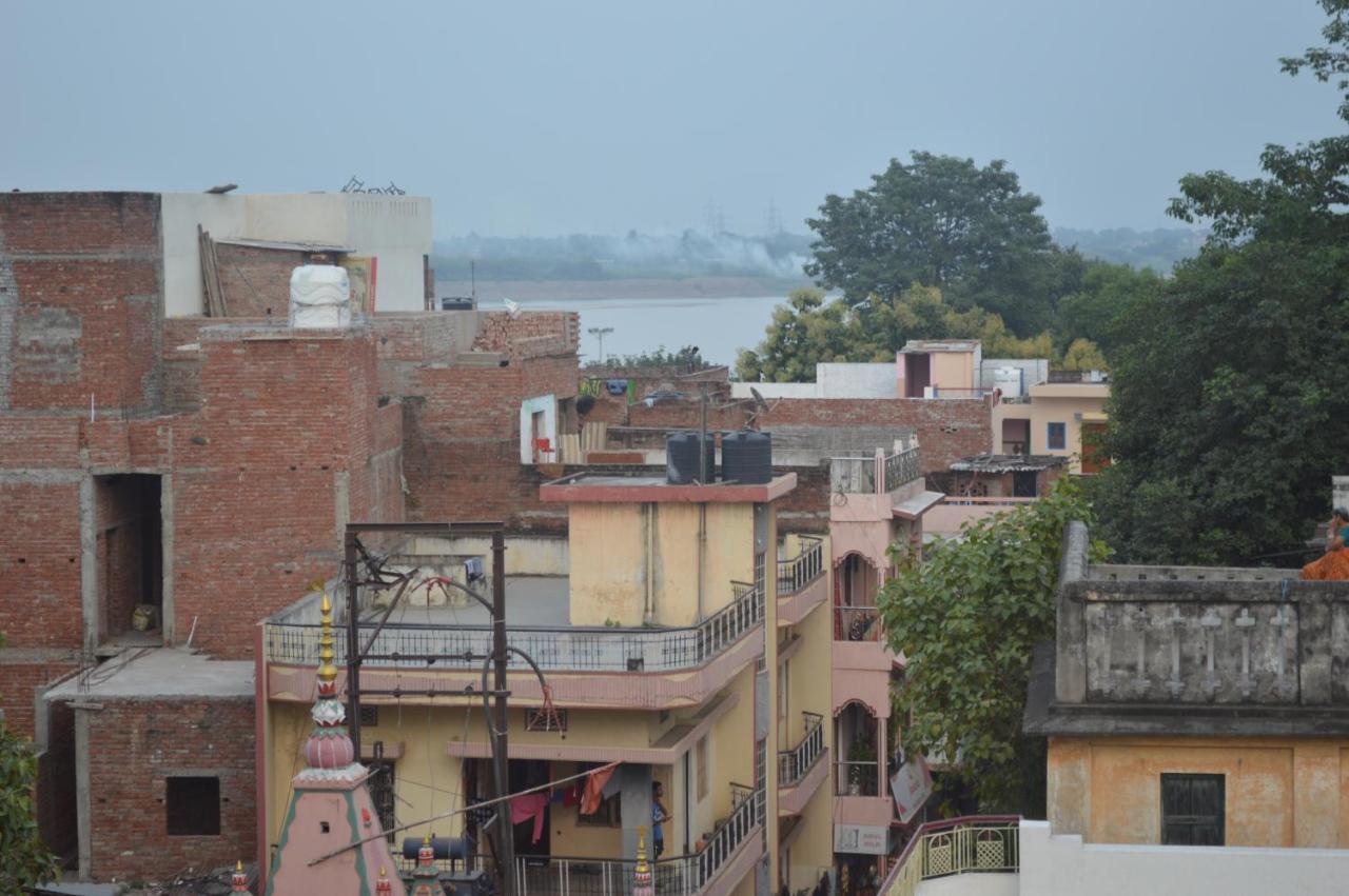Azure Family Paying * Varanasi